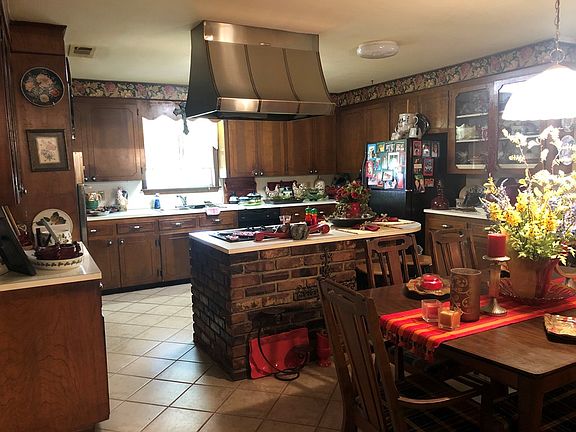 5th image of 212 Brookfield Dr