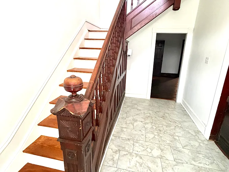 55 East Ave — Photo 2