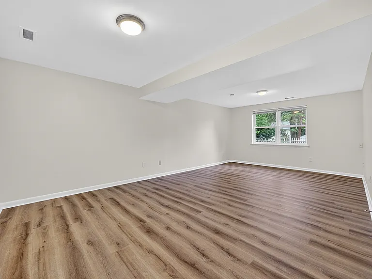 322 Howard Ave — Photo 18