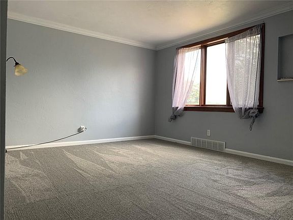 4th image of 572 Brinwood Ave