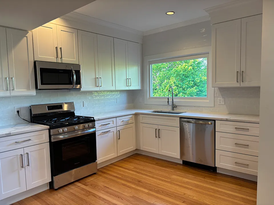 2750 Whitney Ave #2