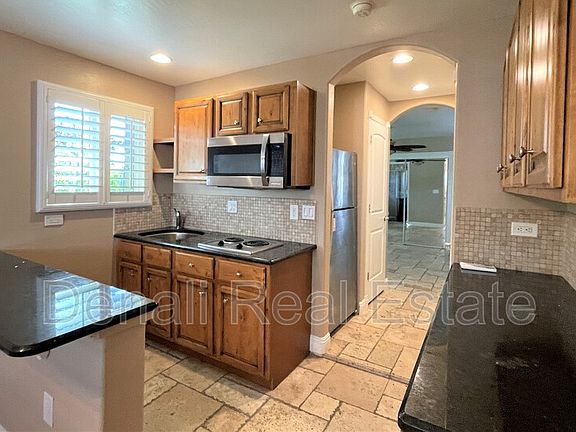 5th image of 1029 E Mariposa St #1
