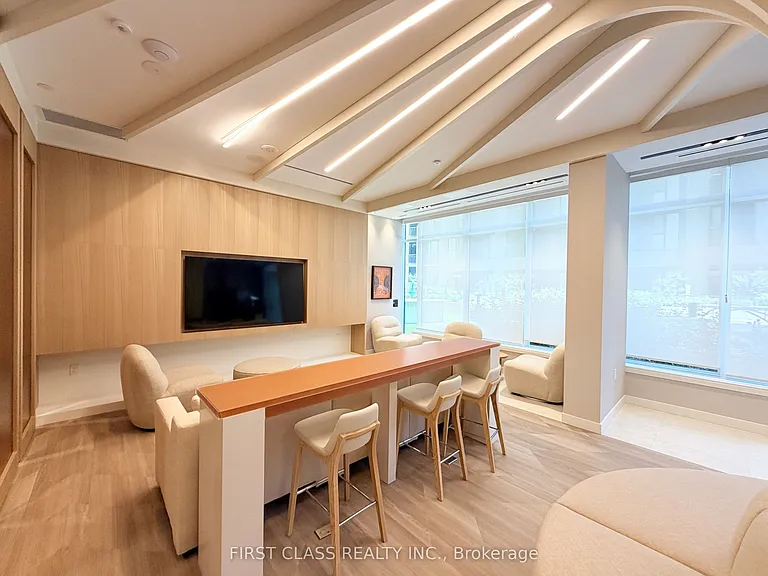 10 Oak St #425 — Photo 14