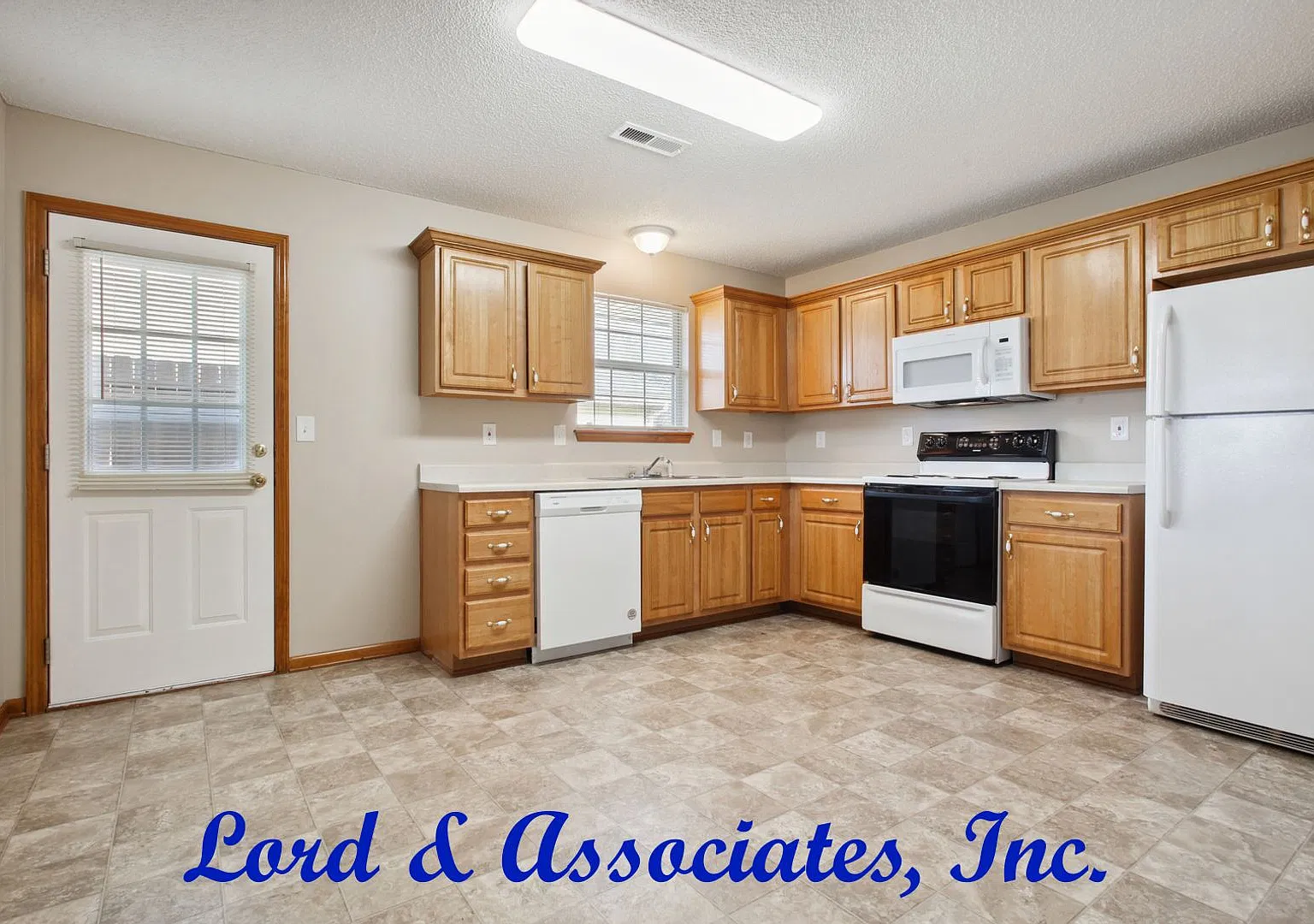 2 Bedrooms, 1.5 Baths-Grain Valley — Photo 4