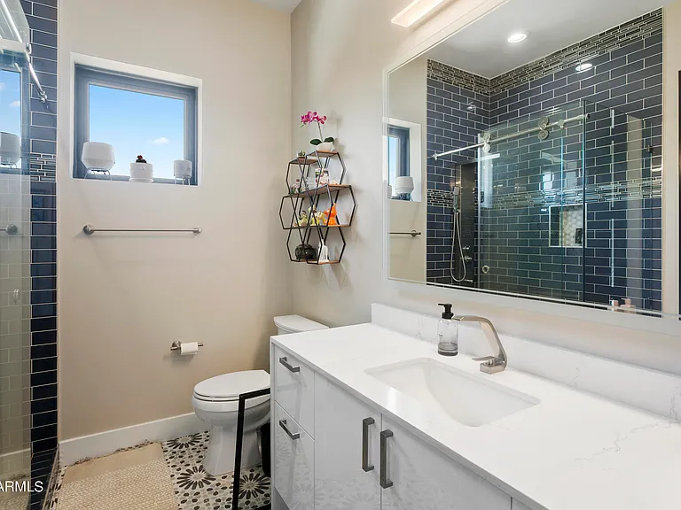 10019 N 57th St — Photo 49