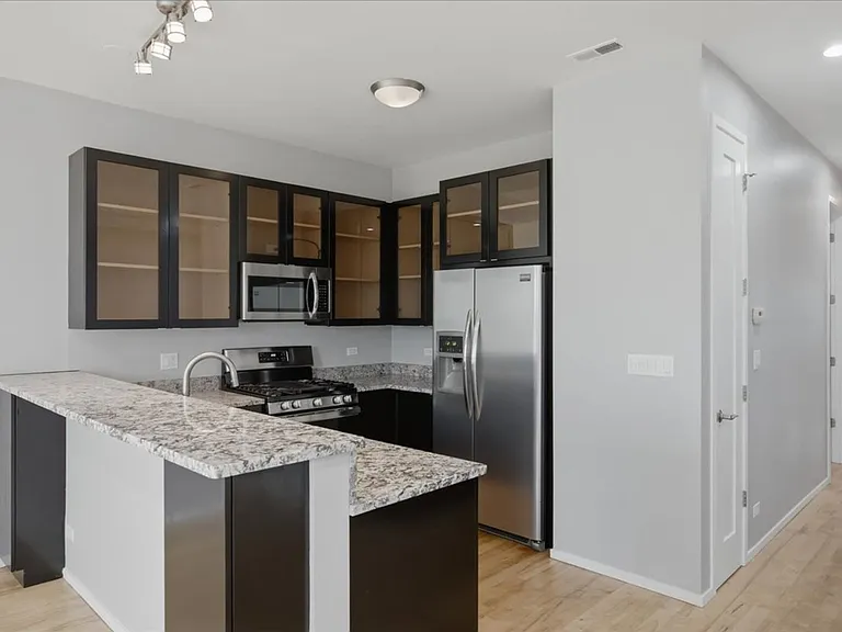 1649 W Cortland St — Photo 26