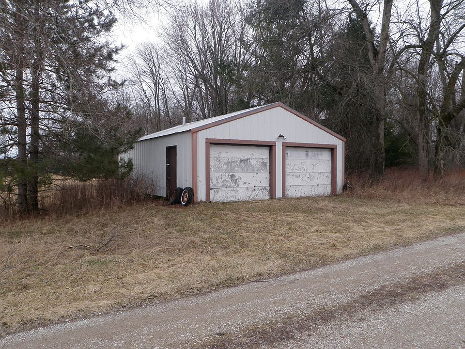 2nd image of 6868 N Eleven Mile Rd