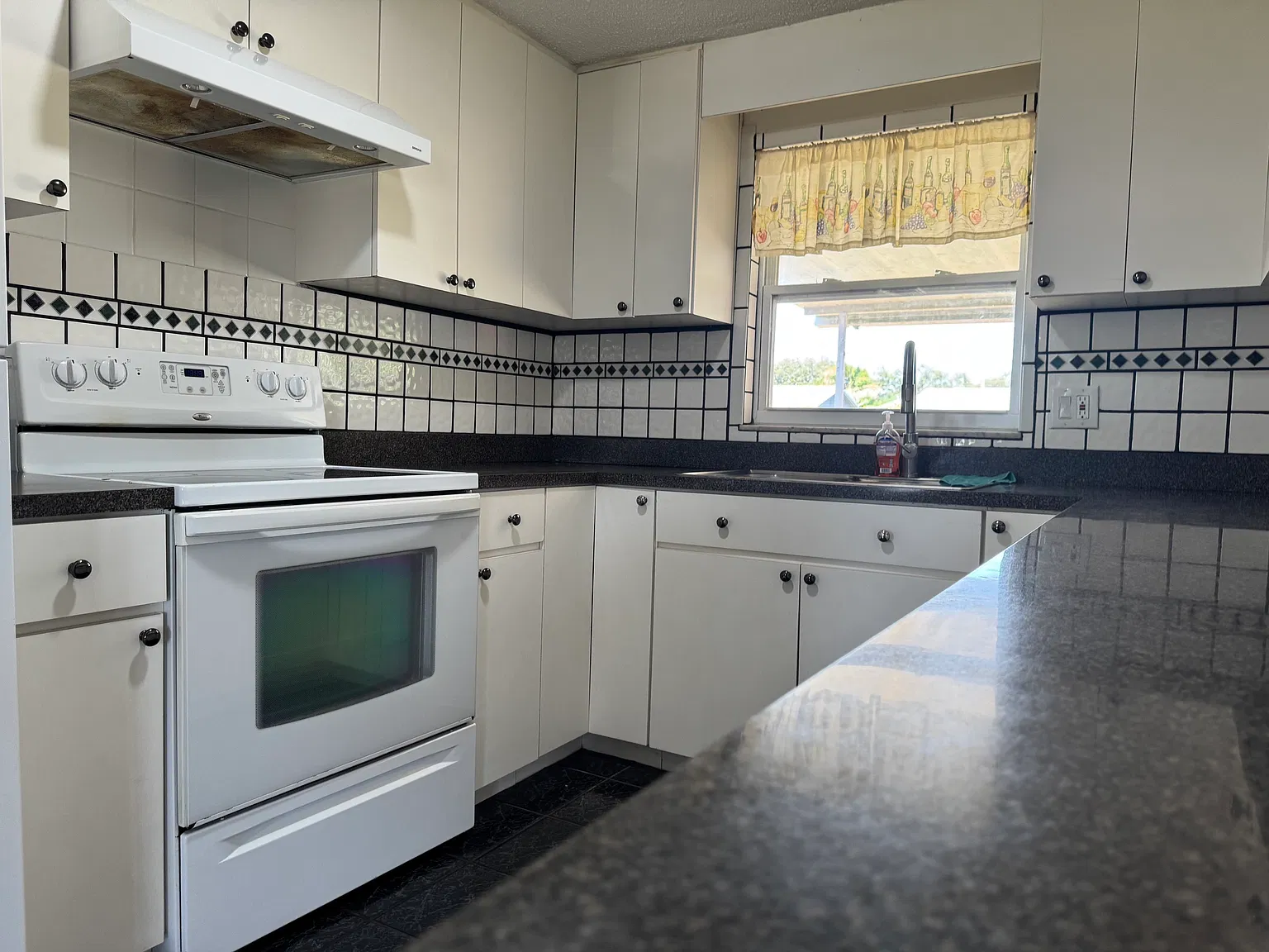 3 bed, 1150 sqft, $1,950 — Photo 4