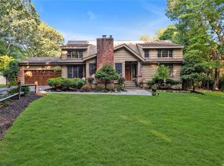 17 Winkle Point Dr, Northport, NY 11768