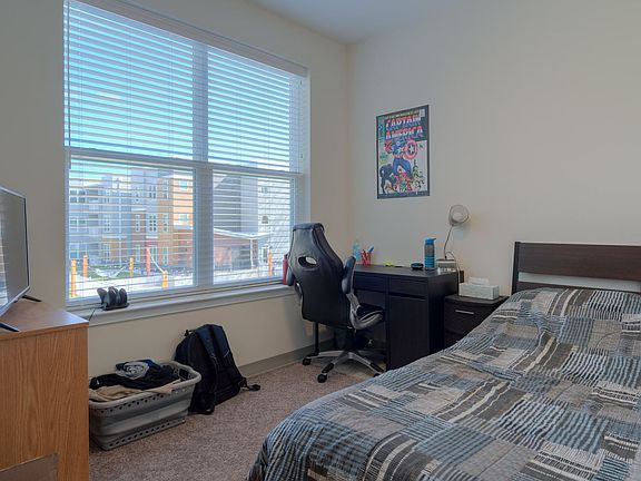 5th image of 1222 Patrick Henry Dr #4B-4Ba-1484Sqft