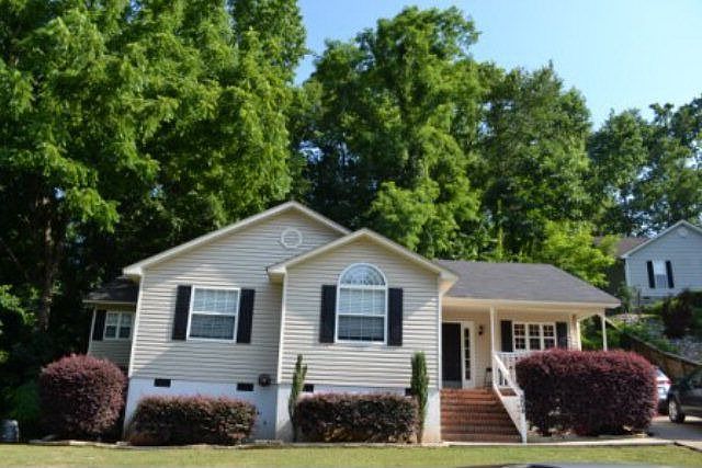 1st image of 204 Creekview Cir