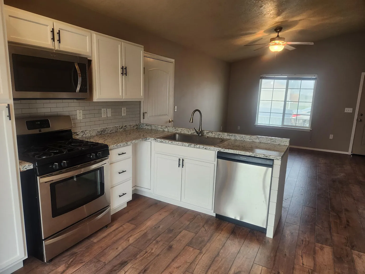 2 bed, 840 sqft, $1,725 — Photo 4