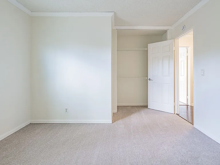 6894 N Auburn Cir — Photo 17