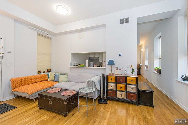 1st image of 187 Wayne St APT 118C