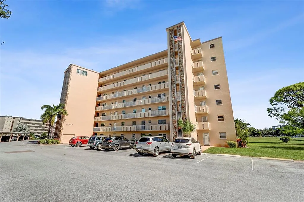 2 bed, 2.0 bath, 1008 sqft, $1,675 — Photo 2