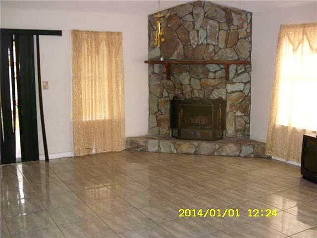 1st image of 5956 N Oak Dr