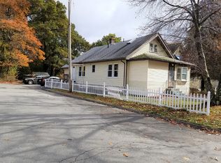 181 Sunderland Rd, Worcester, MA 01604