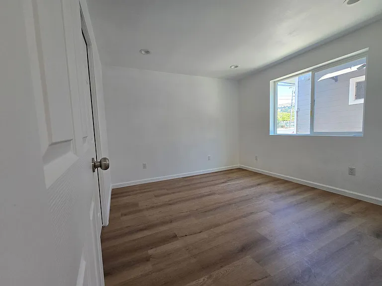5534 Jefferson Ave — Photo 12