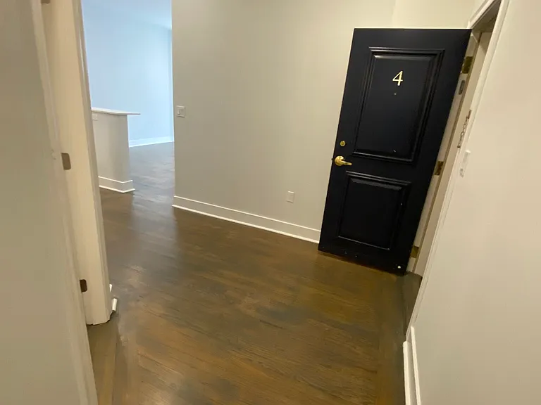 51 Queensberry St #4 — Photo 6