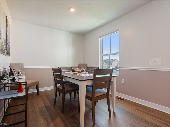 5th image of 1011 Sunrise Way