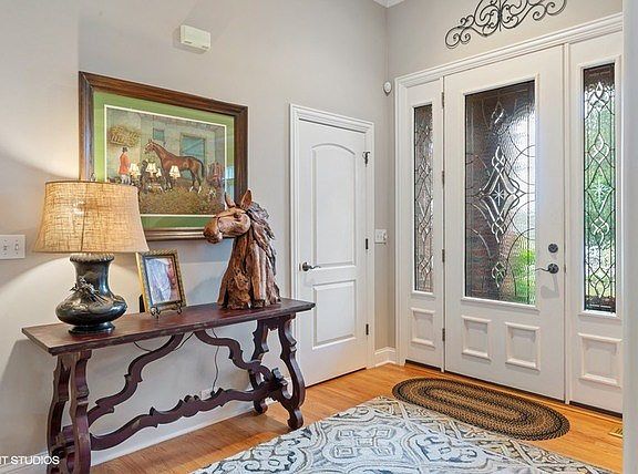 Inviting foyer! Entry closet a plus!