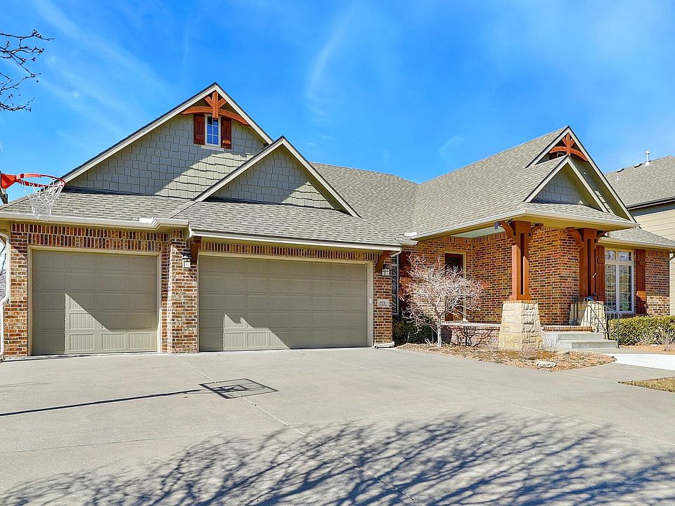 1st image of 721 N Deerfield Cir