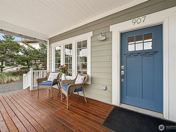 3rd image of 907 Tall Ships Court SW