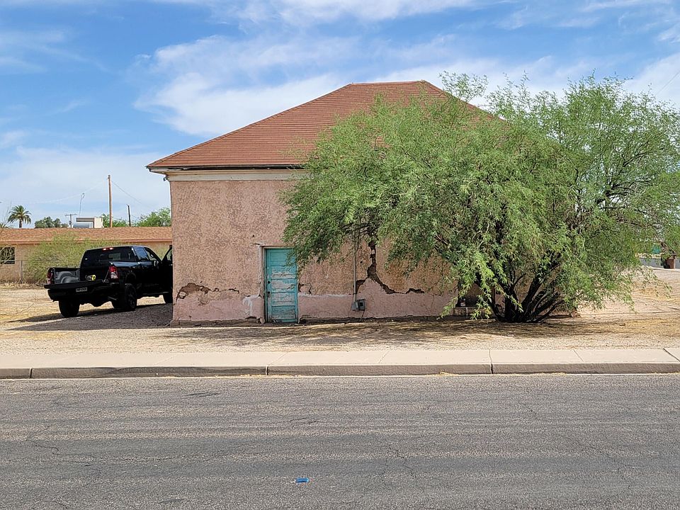 2nd image of 325 W 9th Street