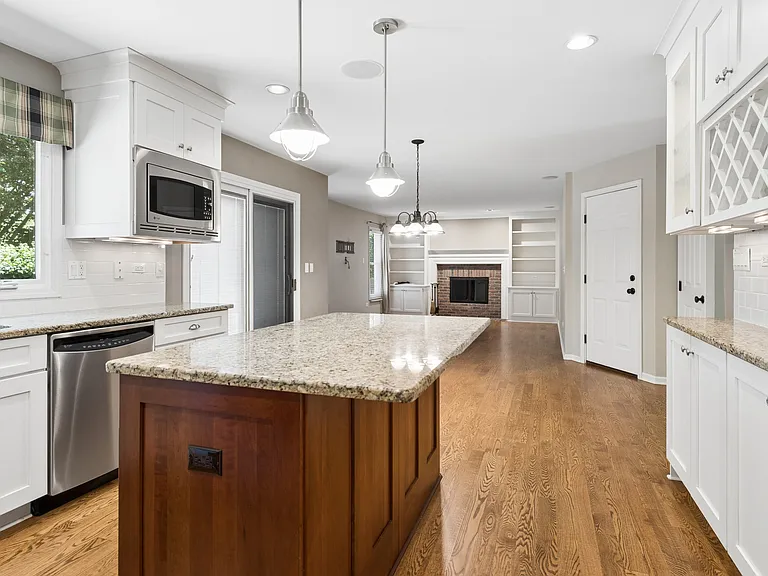 2408 Newport Dr — Photo 16