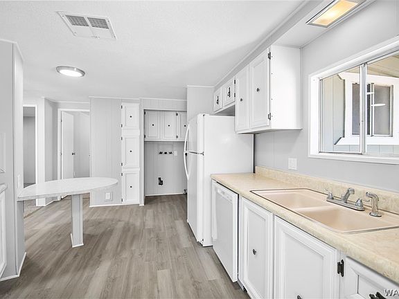 3rd image of 3560 E Neal Avenue