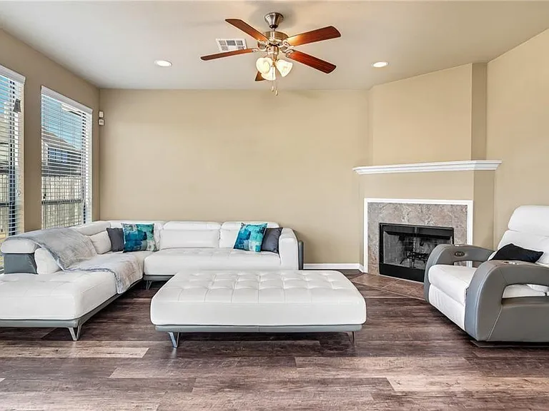 3418 Castleton Dr — Photo 12