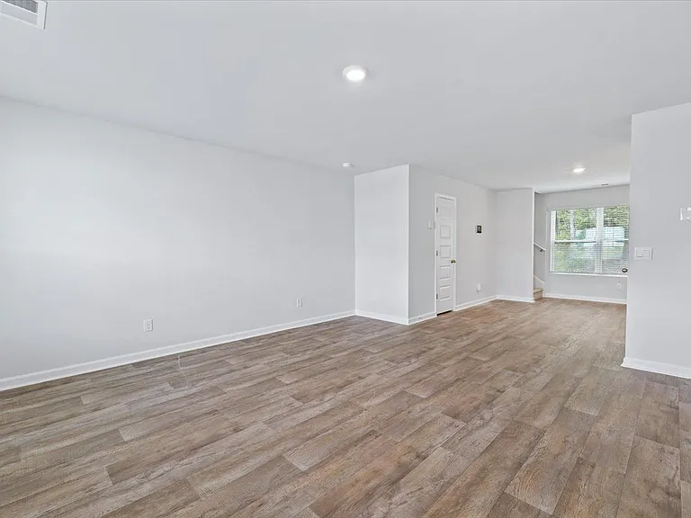 117 Azure Dr — Photo 5