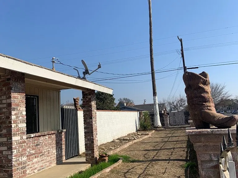 922 E Elm Ave — Photo 3