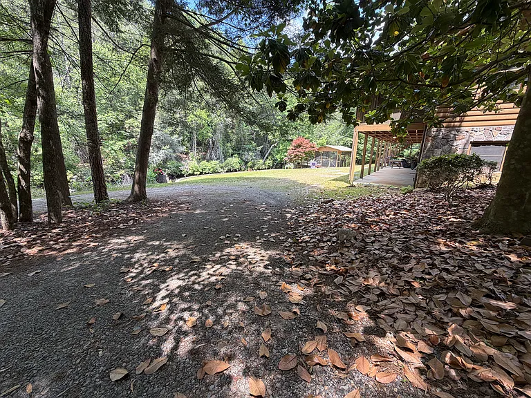 1060 Horseshoe Bend Rd — Photo 32