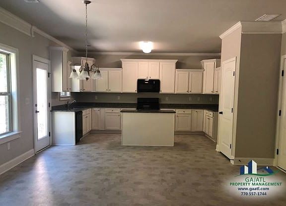 3rd image of 305 Sanctuary Dr
