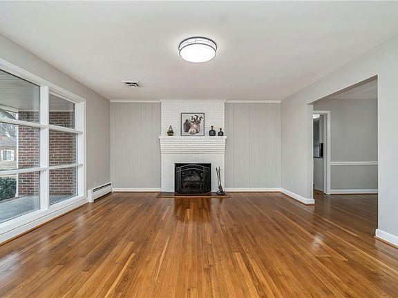 4th image of 326 Tareyton Ln