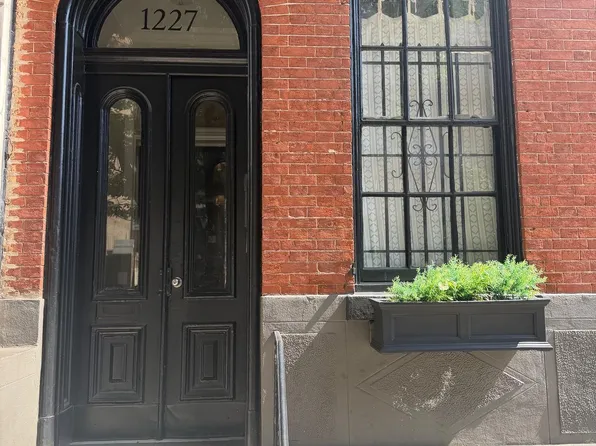 1227 Spruce St APT 2R, Philadelphia, PA 19107