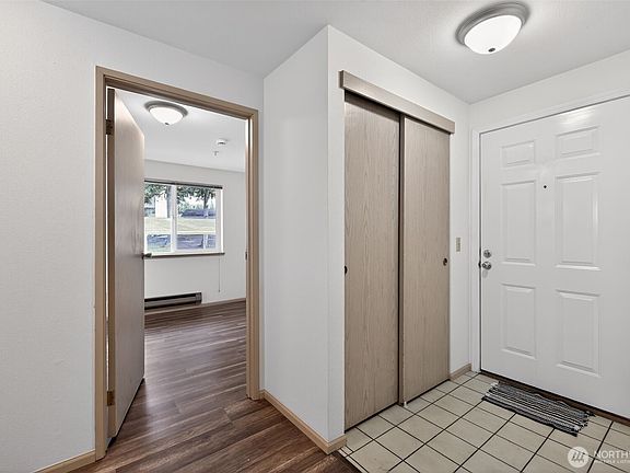 3rd image of 901 Sunset Boulevard NE #D215