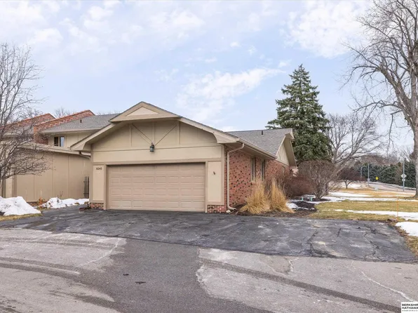 6045 Oakcrest Plz #27, Omaha, NE 68137