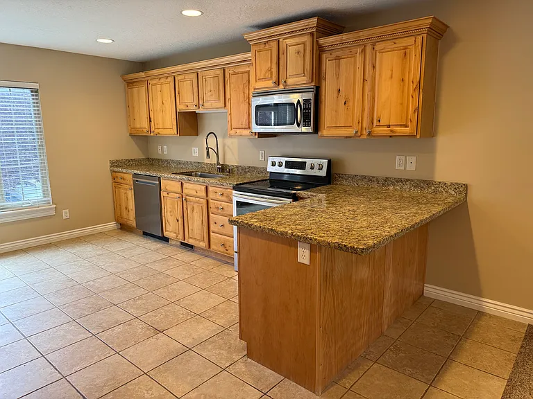 1361 E Mossy Springs Ln — Photo 5