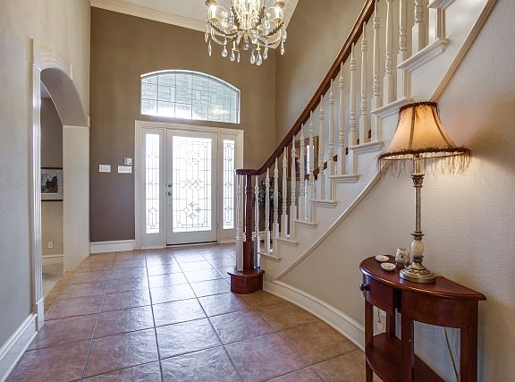 3rd image of 813 Parkdale Dr