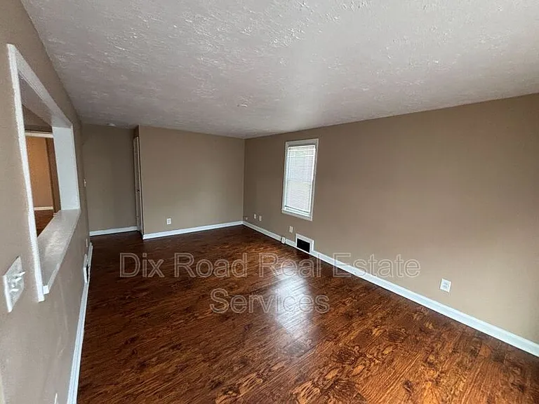 1145 Chase Ave — Photo 7