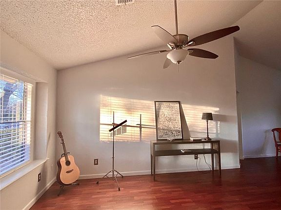 4th image of 1903 Bluebonnet Dr