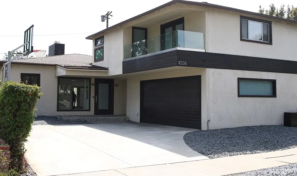11336 Montana Ave