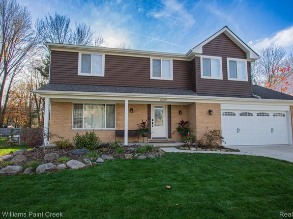 25130 S Magdalena St, Harrison Township, MI 48045