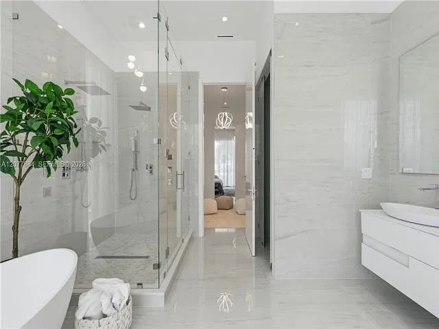 6 bed, 6.5 bath, $37,000 — Photo 4