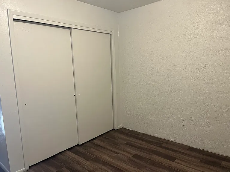 Updated 2 Bedroom Town Home Apt. in the Sawmill District — Photo 20