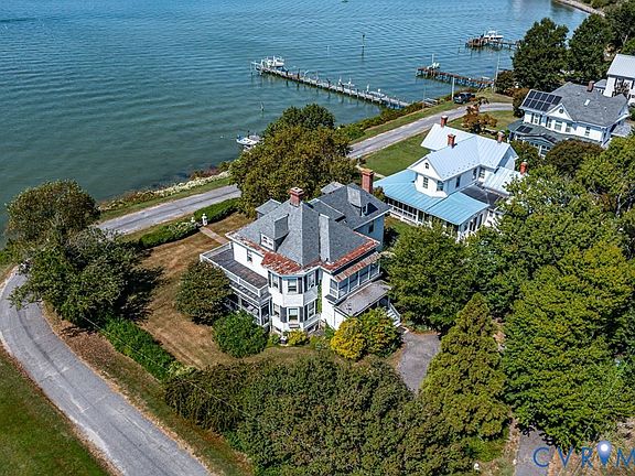 3rd image of 218 Fleeton Point Cir