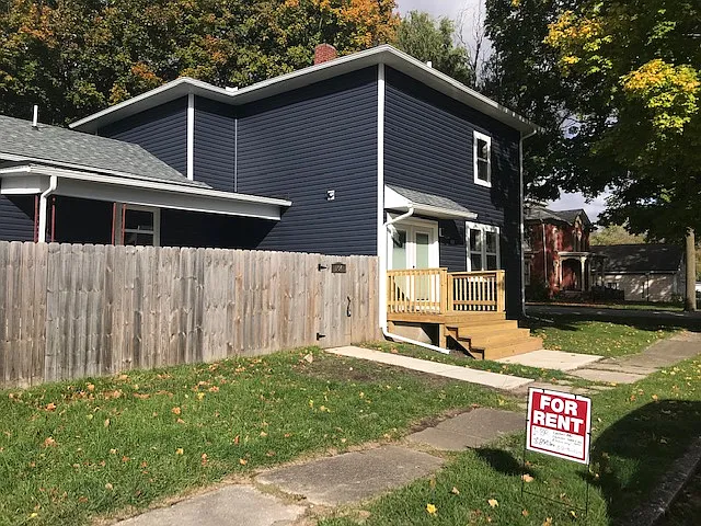 4 bed, 2051 sqft, $2,195 — Photo 2
