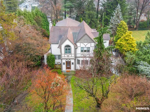 251 Highland Ave, Ridgewood, NJ 07450